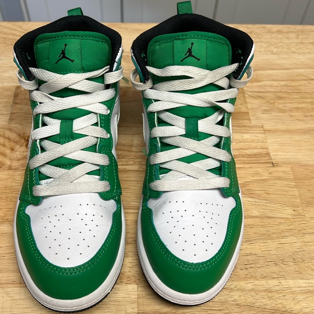 Kids Jordan 1 mids